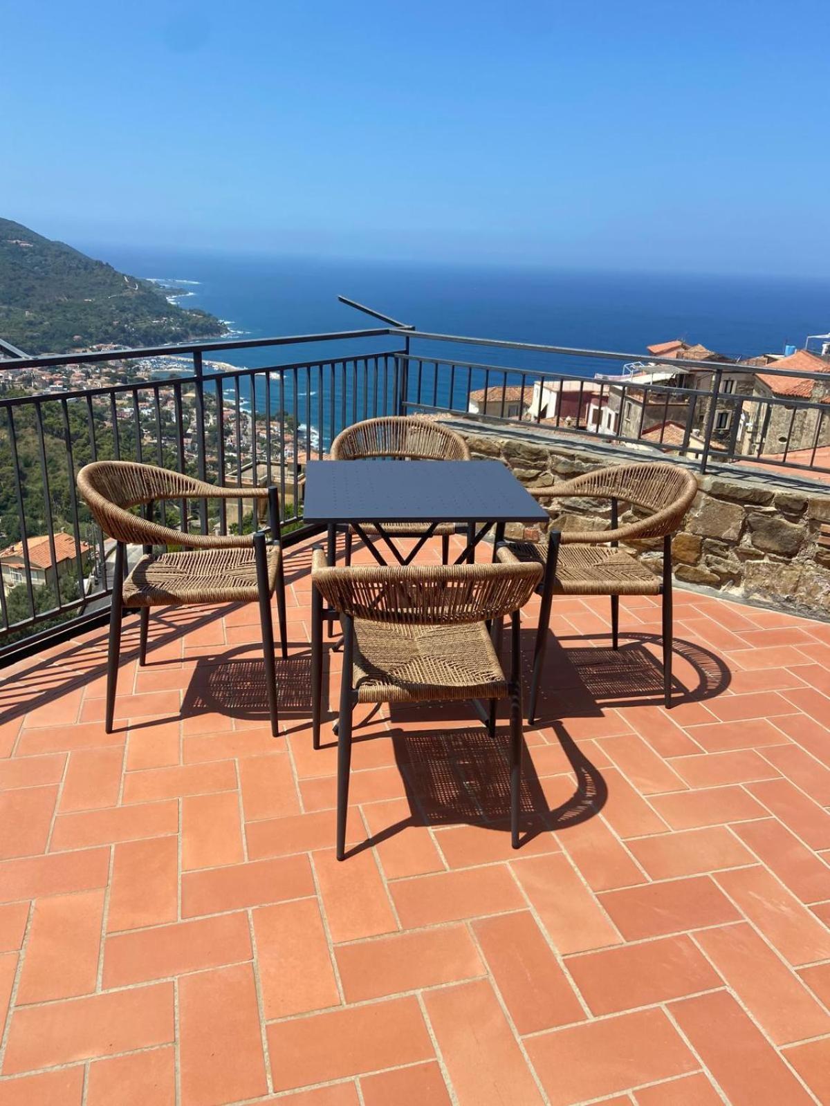 Bed and Breakfast La Mansarda Castellabate Exterior foto