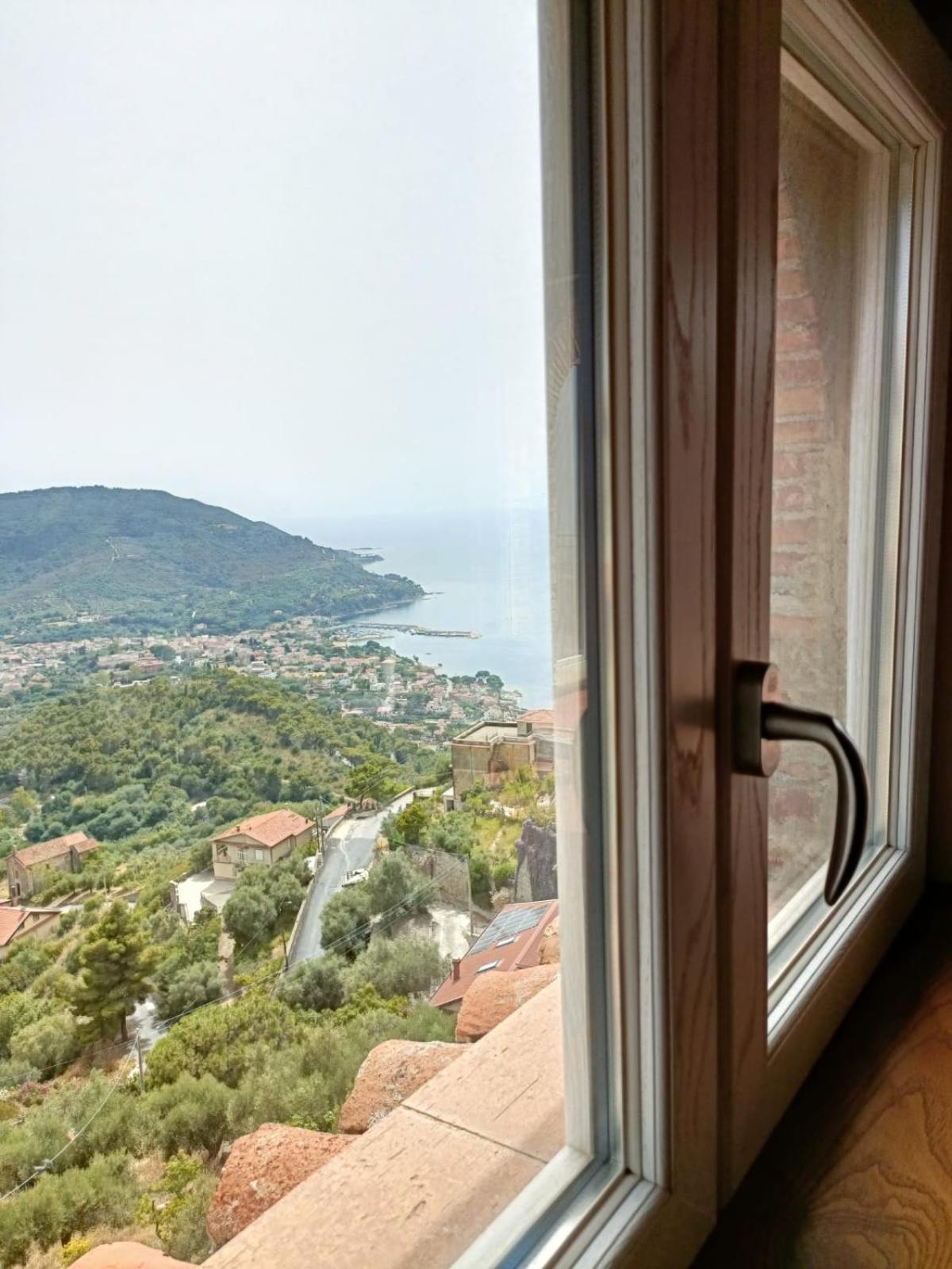 Bed and Breakfast La Mansarda Castellabate Exterior foto
